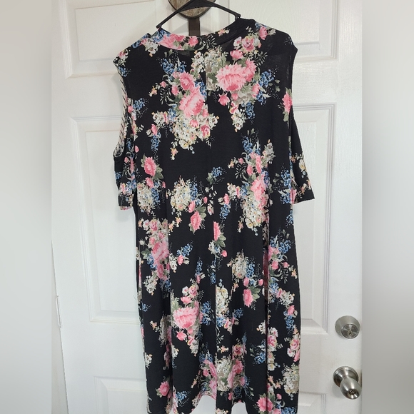 My Story Woman's Long Sleeve Dress, Size: Large Color: Black with Floral Print - Picture 11 of 14